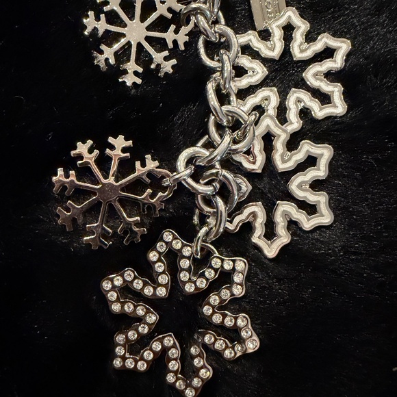 Coach Silver & Rhinestone Snowflake Key Holder - Picture 4 of 6